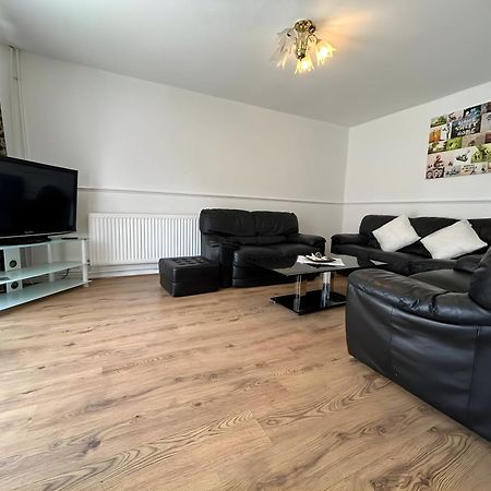 3 Bedroom House By M40 J4 High Wycombe Exterior foto