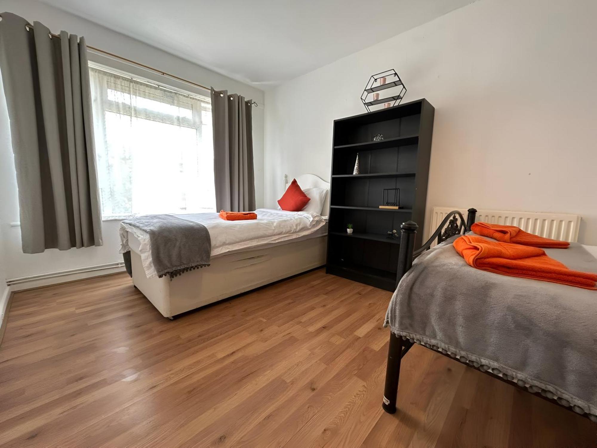 3 Bedroom House By M40 J4 High Wycombe Exterior foto
