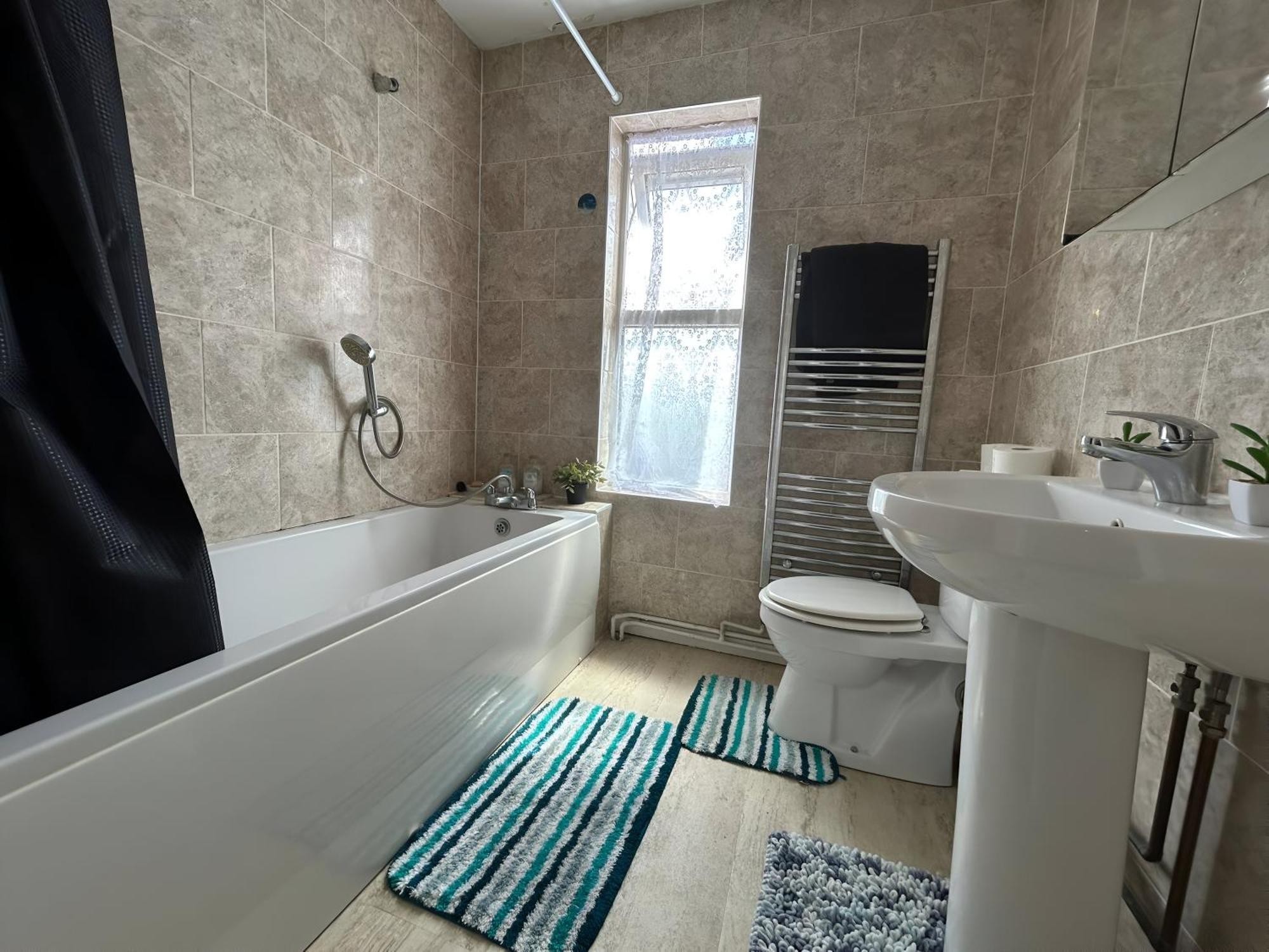 3 Bedroom House By M40 J4 High Wycombe Exterior foto