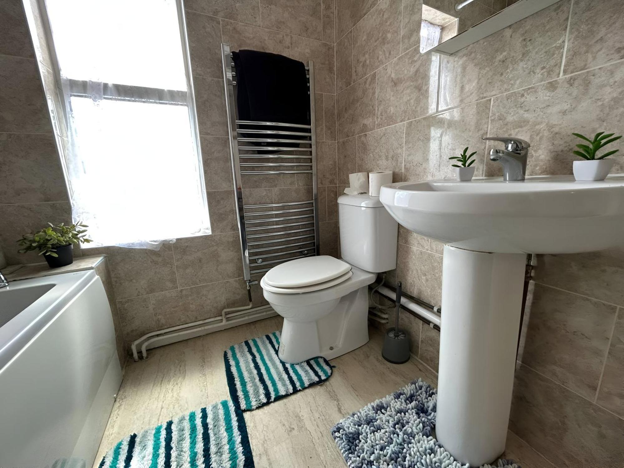3 Bedroom House By M40 J4 High Wycombe Exterior foto